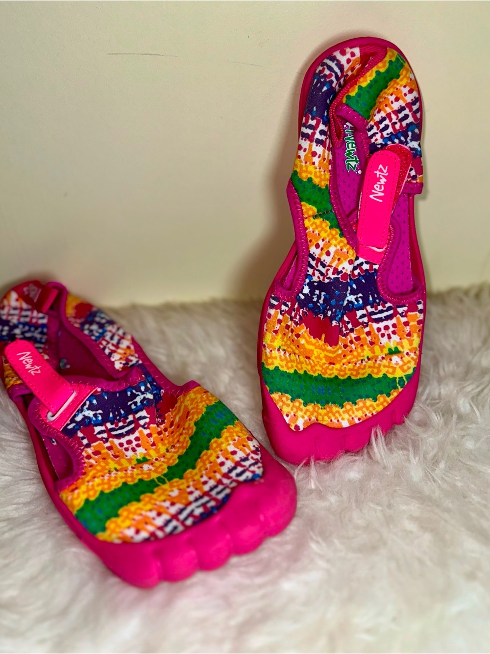 Newtz Girls Water Shoes – Pink Abstract – Size 2/3 – UPF 50+